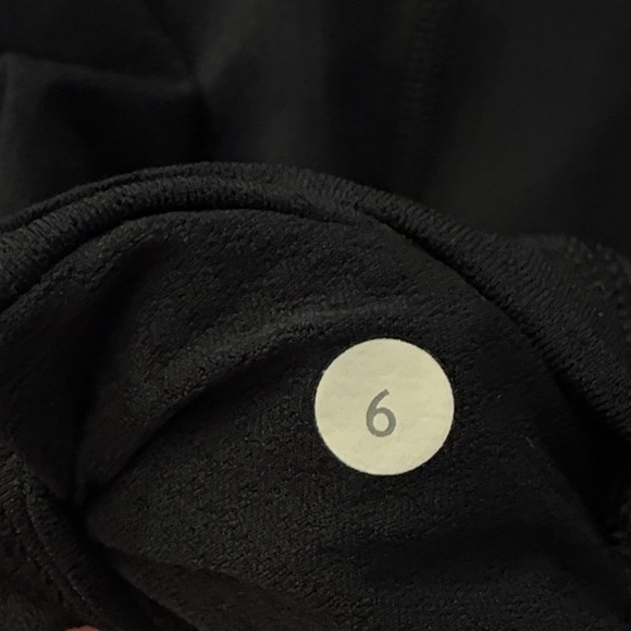 Lululemon Black Sleeveless Tank Top ~ Size 6 - Picture 4 of 4
